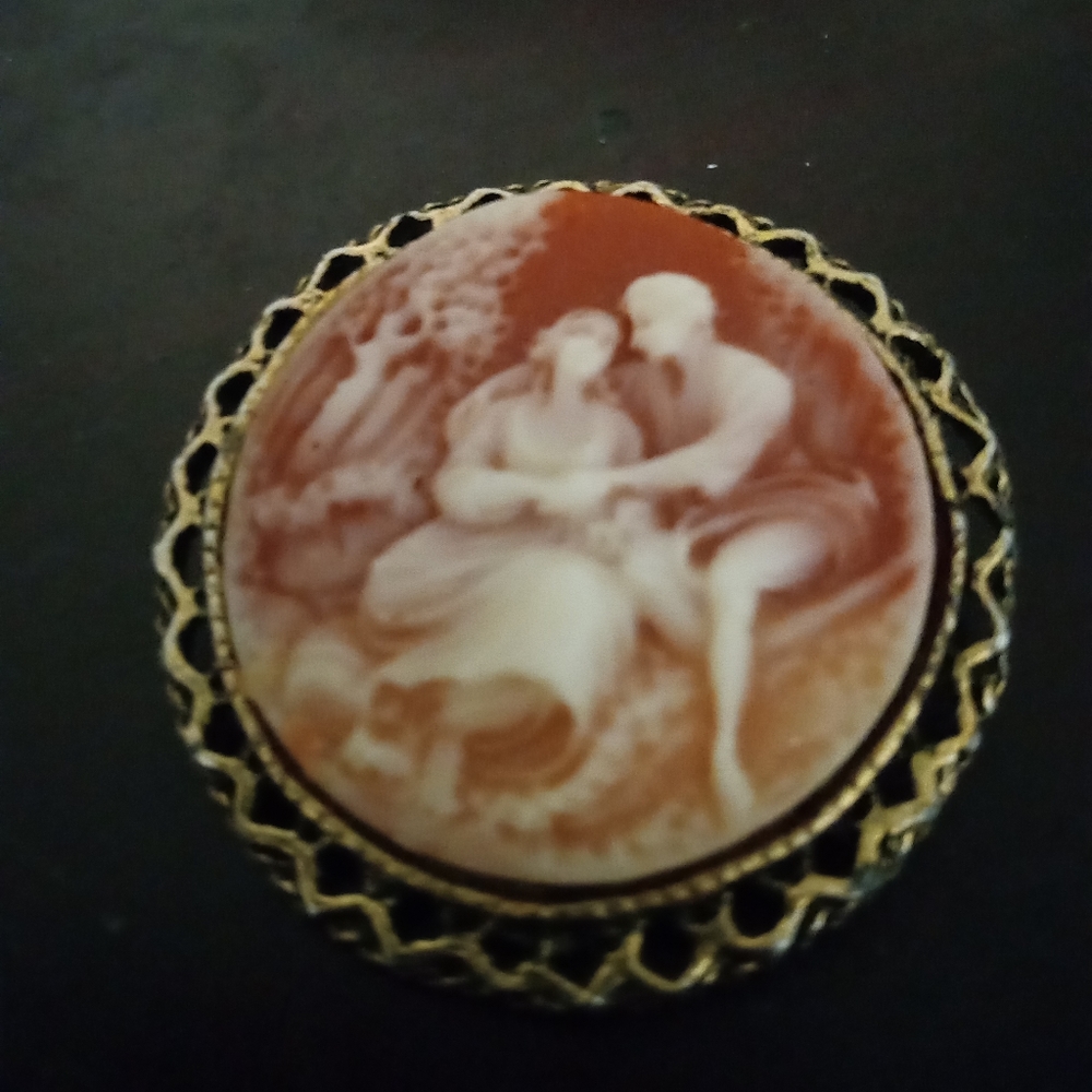Cameo Broch